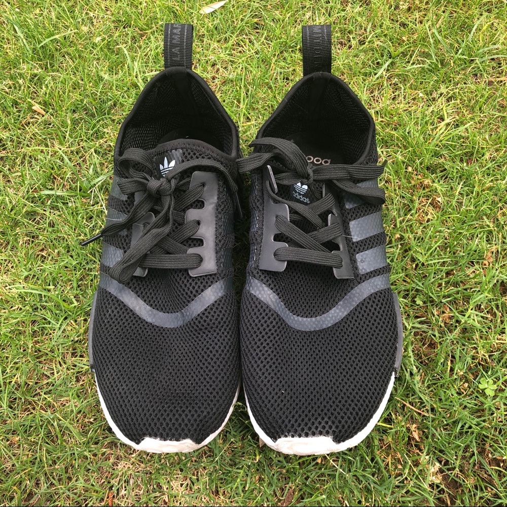 Mens black adidas boost running shoes - Picture 4 of 8